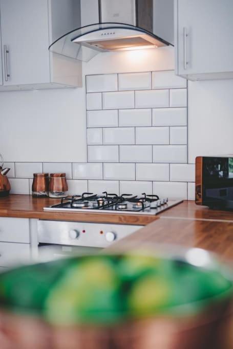 La Petite Maison Суонси Экстерьер фото